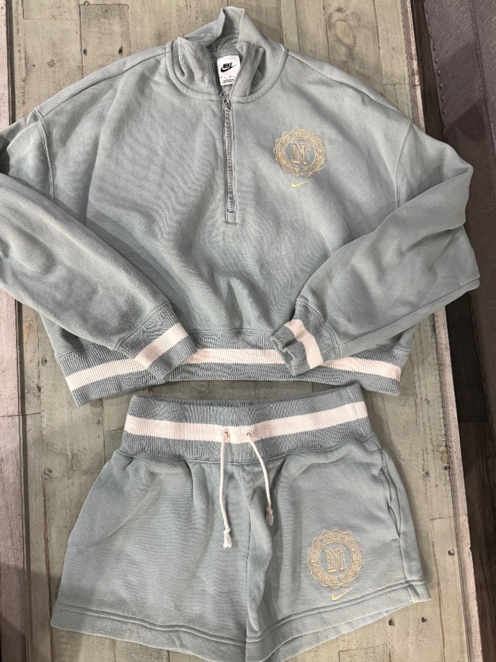 Nike Sage Green Half Zip Sweatshirt & Shorts Top Med/Shorts Sm